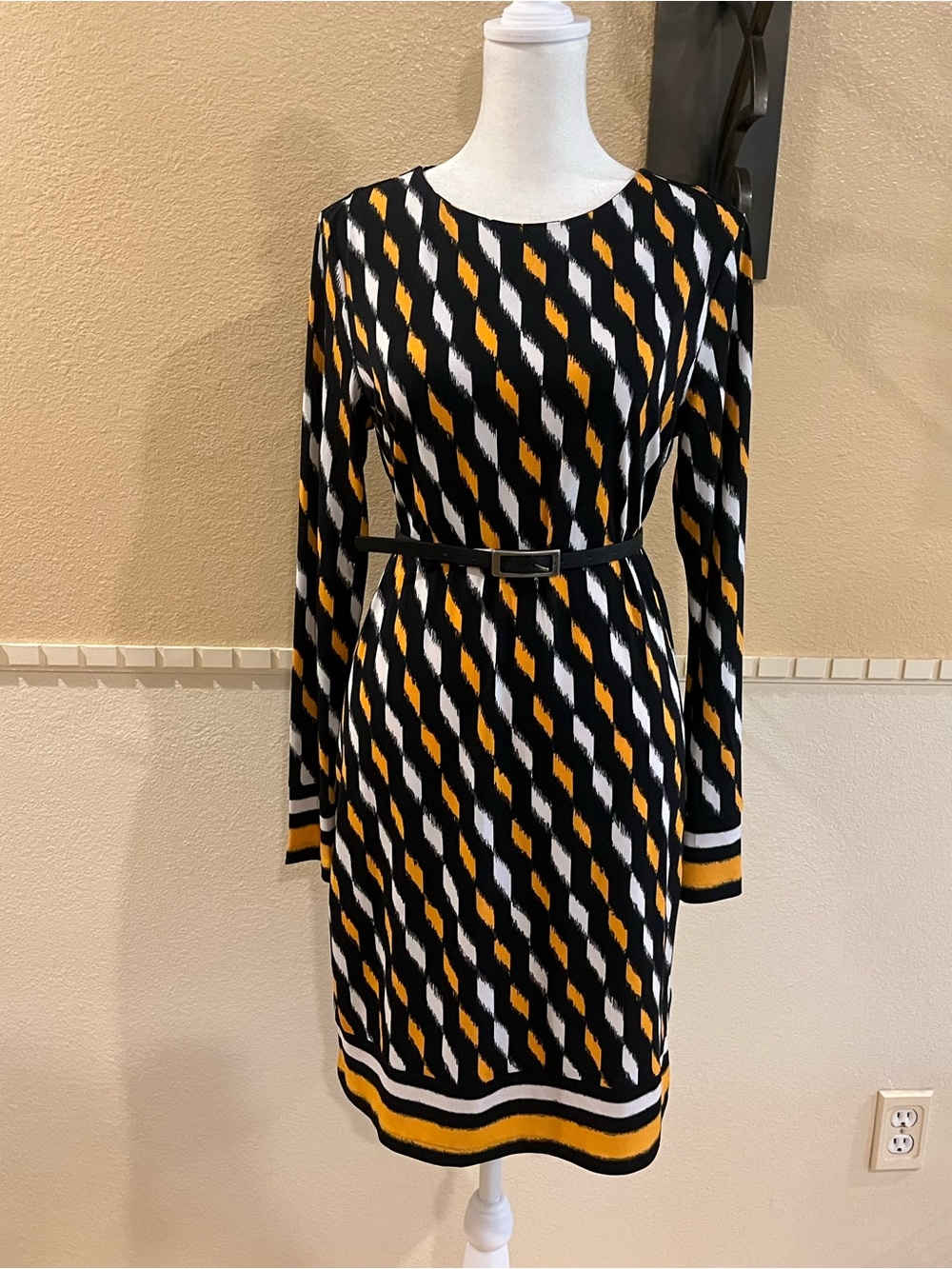 Michael’s Kors Geometric Print Shift Dress Long sleeves. Office, professional S - Picture 2 of 8